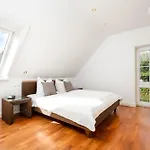 Feriehus Gaestehaus Nina 2, App 2, Rechts