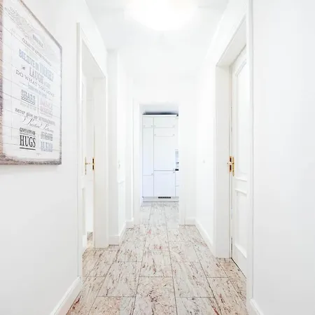 Gaestehaus Nina 2, App 2, Rechts Feriehus