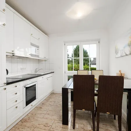 بيت للعطل Gaestehaus Nina 2, App 2, Rechts شاربوتس