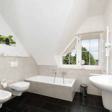 Gaestehaus Nina 2, App 2, Rechts Dom wakacyjny